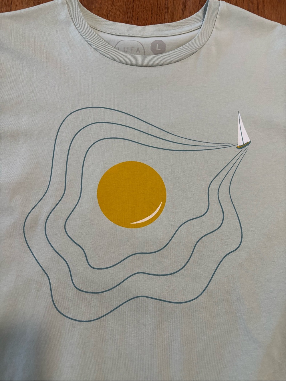 Lufa Lufa 094 Mar Estrelado green tee shirt size L fried egg and ocean sailboat